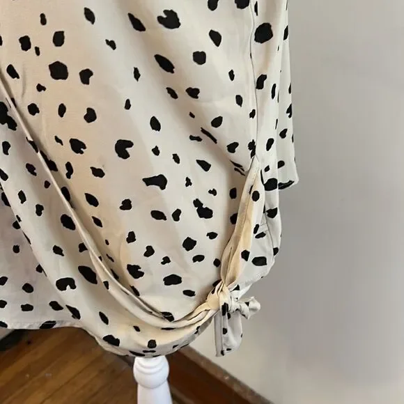Papermoon Conway faux wrap blouse Beige black dots Size LP NWT - Picture 4 of 8